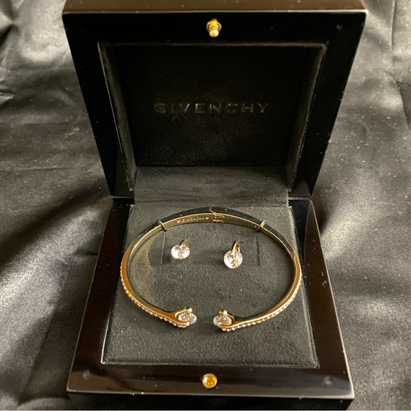 ✨Givenchy - 2-Pc. Set Crystal Cuff Bangle Bracelet & Matching Stud Earrings✨NWT✨ - Picture 5 of 16